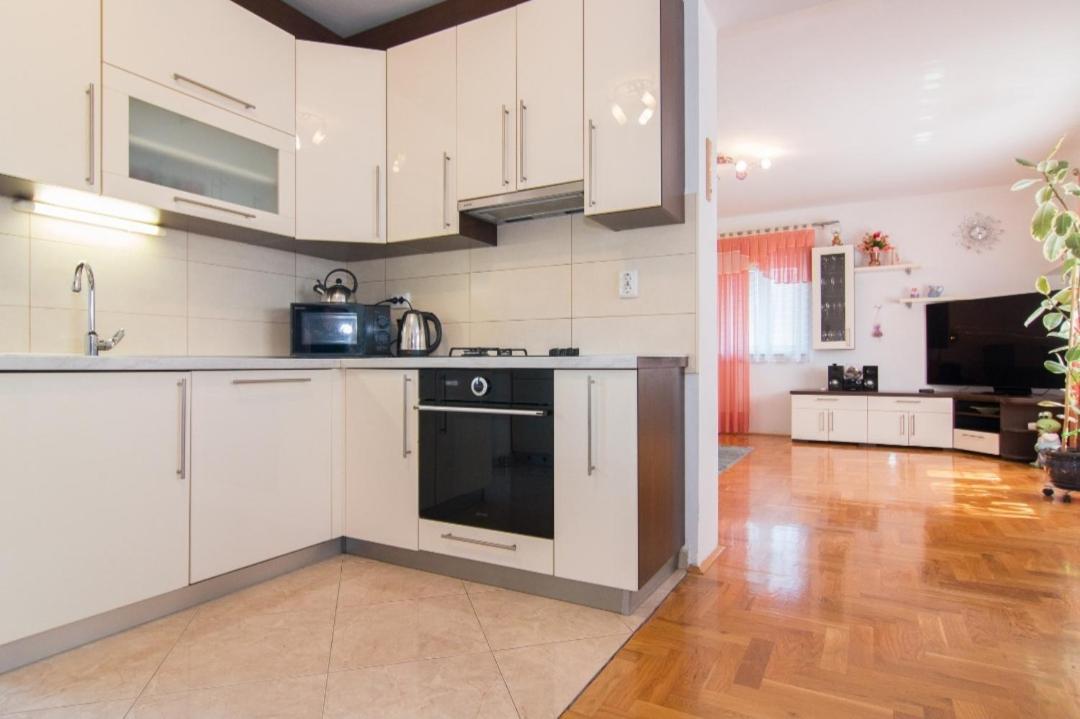 Apartment Antonella Fasana Фажана Екстер'єр фото